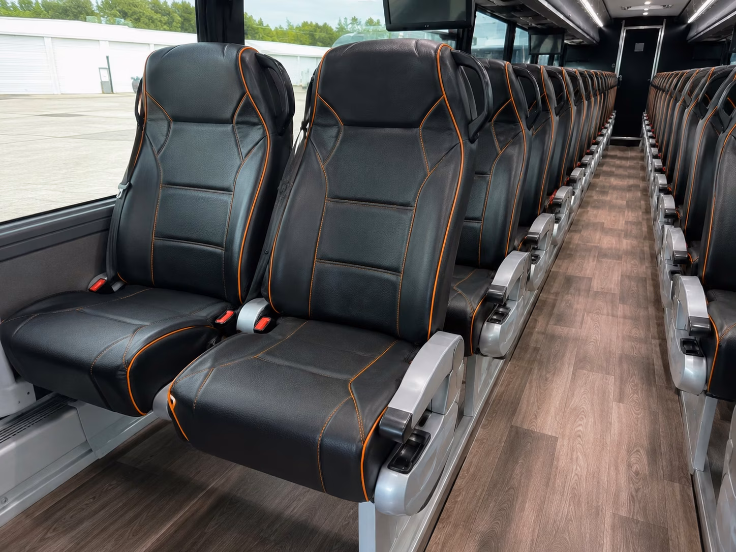 charter bus rentals for large farmington hills airport groups