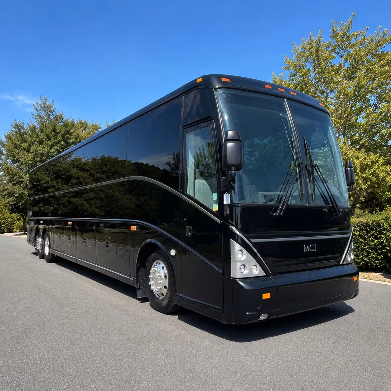 farmington hills bus rentals to the zekelman holocaust center