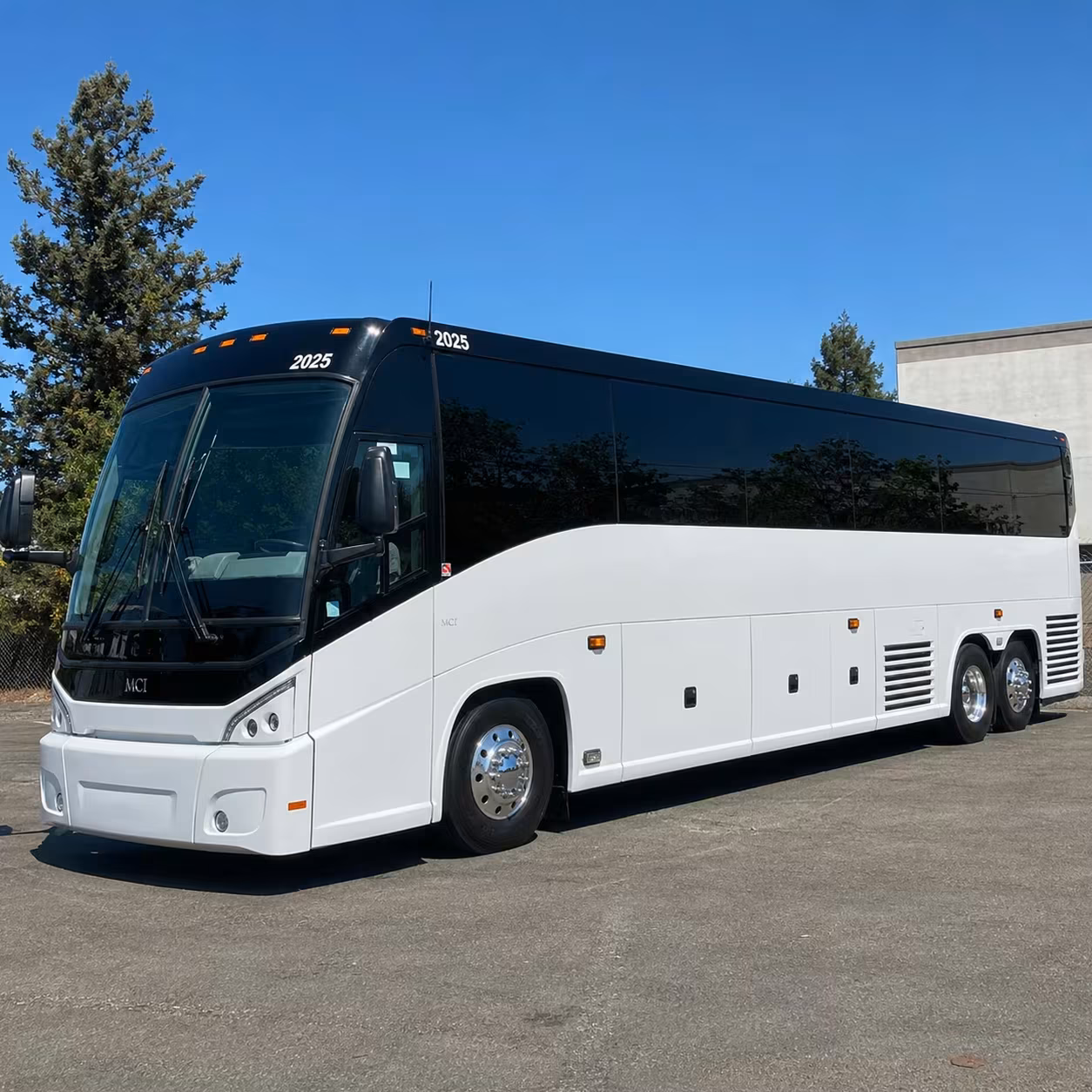 farmington hills charter bus rentals for ford field and comerica park