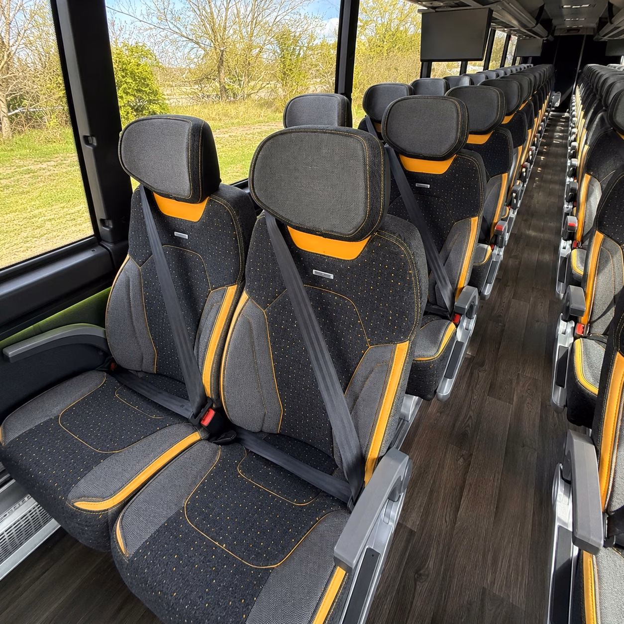 farmington hills charter bus rentals to chicago and columbus