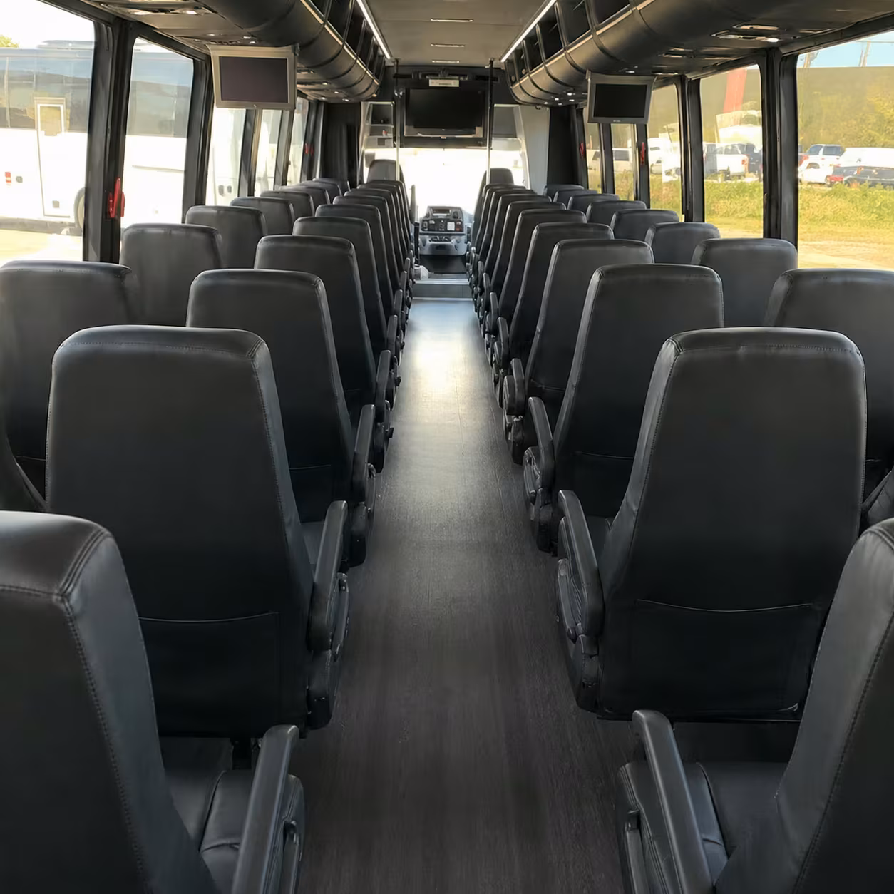 farmington hills minibus rentals for cranbrook field trips