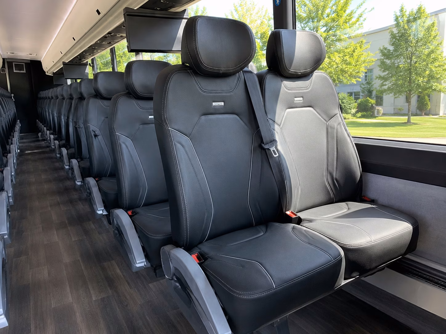 farmington hills sports team fan bus rentals